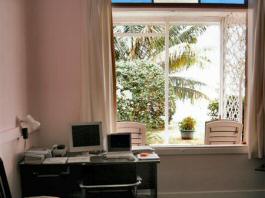 La fentre du bureau, avec vue sur mer!!