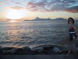 Promenade au Muse des Iles, au loin Moorea