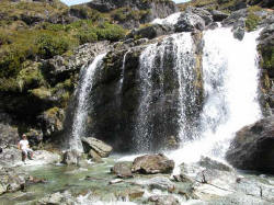 Le pied de la cascade